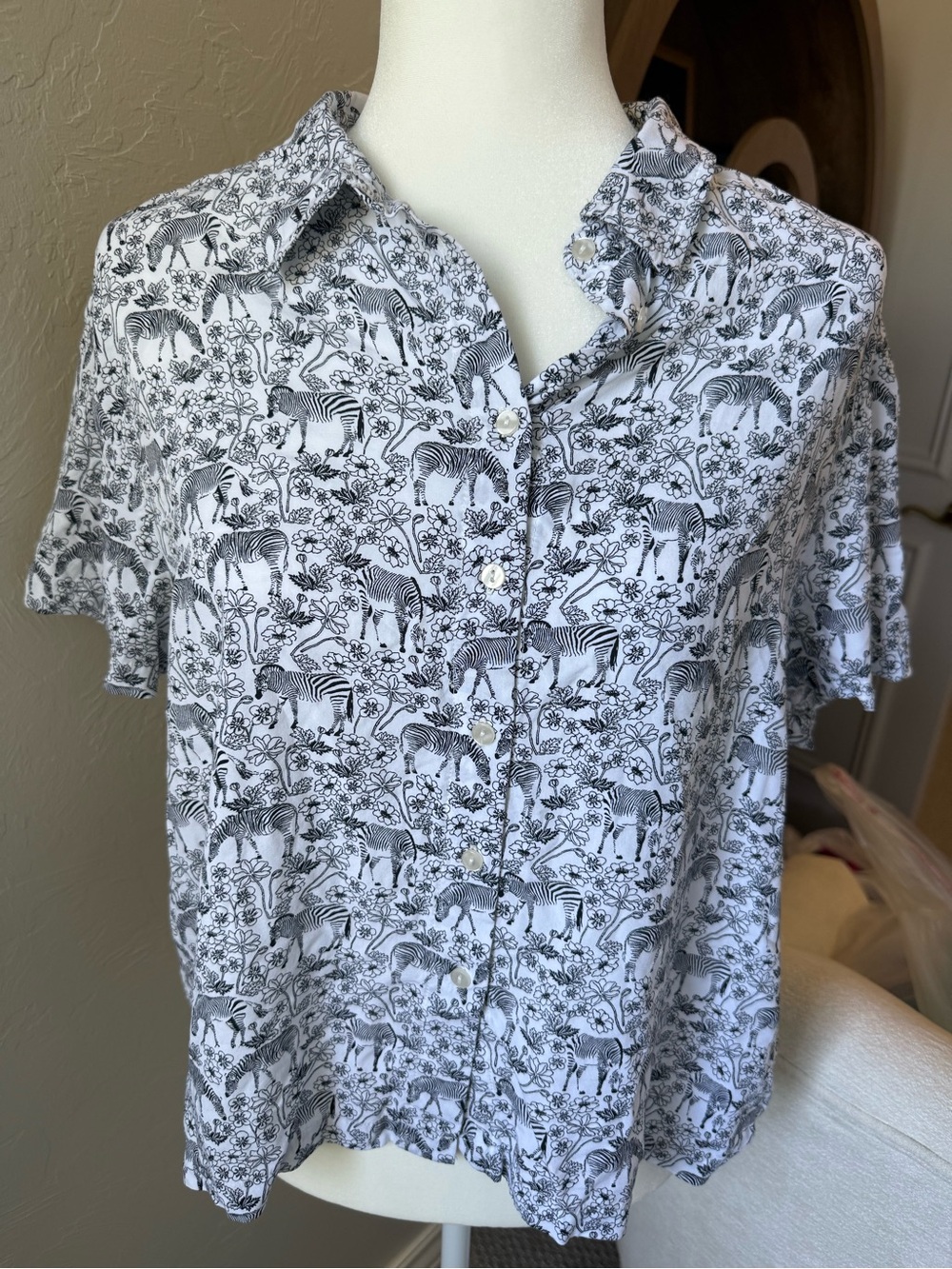 Jane + Delancey Zebra Floral Button Down Shirt Black White Est. Large